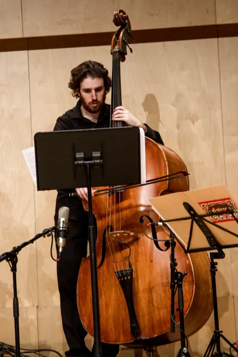 Alejandro Frankel, contrabajista y compositor en Barcelona